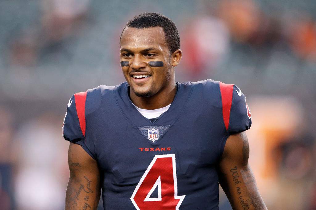 Deshaun Watson Gave His First Game Check To Cafeteria Employees Who Were Affected By Hurricane ...