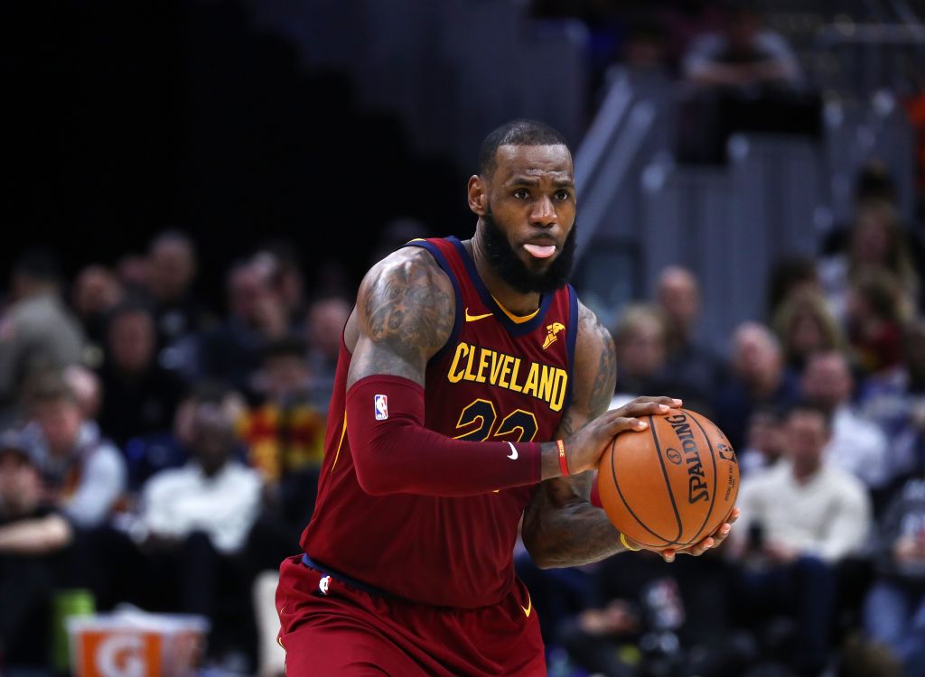 LeBron James Pulls Off Behind-The-Back Pass To Perfection (Video)